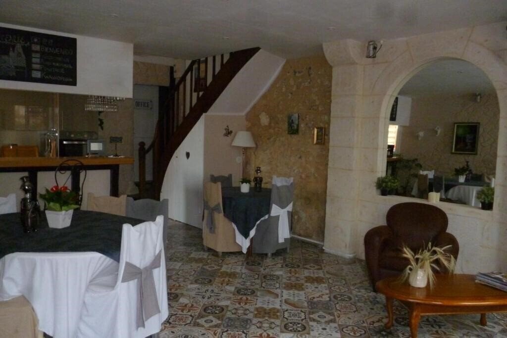 Отель Logis Hotel le Relais de Montigny 3*