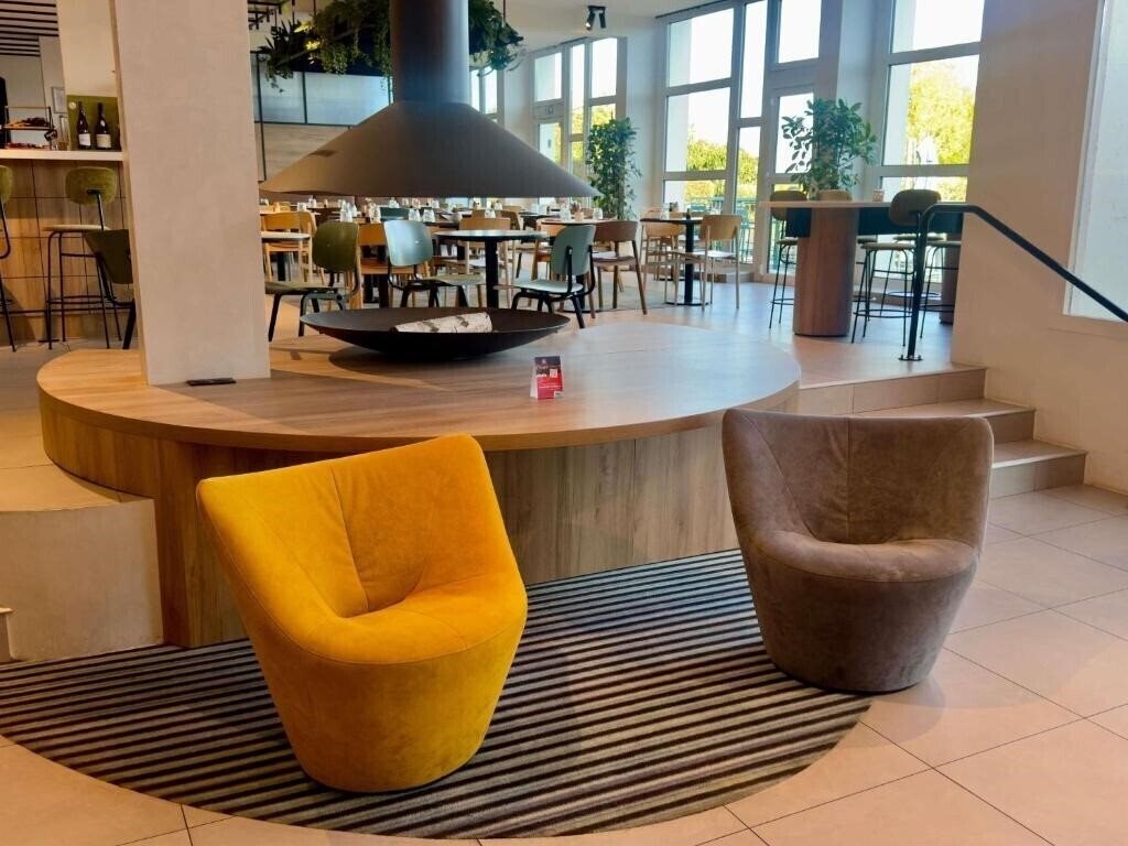 Картинка Mercure Rouen Val-De-Reuil 4*