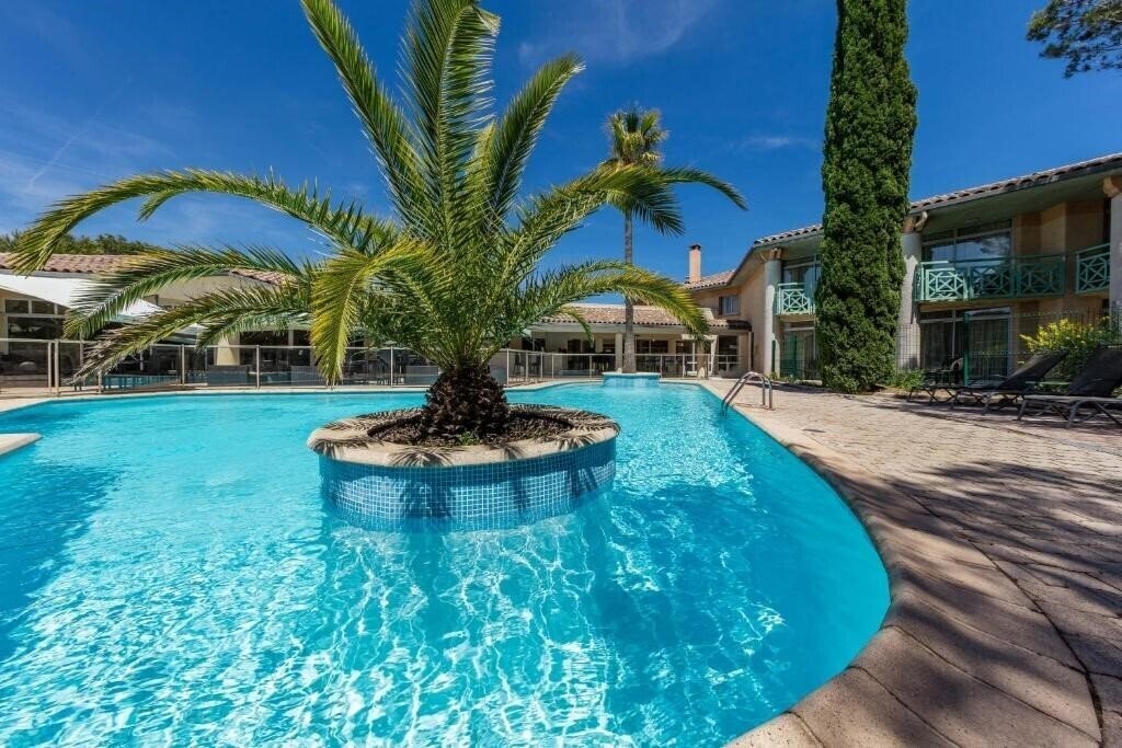 Готель Garrigae Domaine de l'Esterel 4*