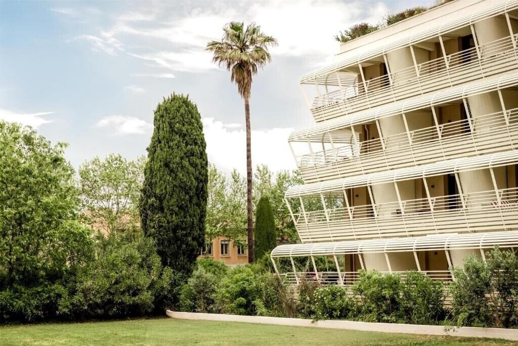 Отель Hotel Ventura Saint-Tropez, Tapestry Collection by Hilton 4*