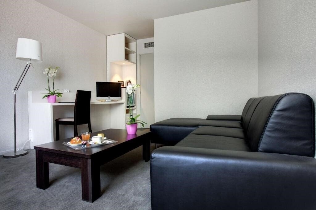 Готель Hotel Alexander Park Chambery 4*