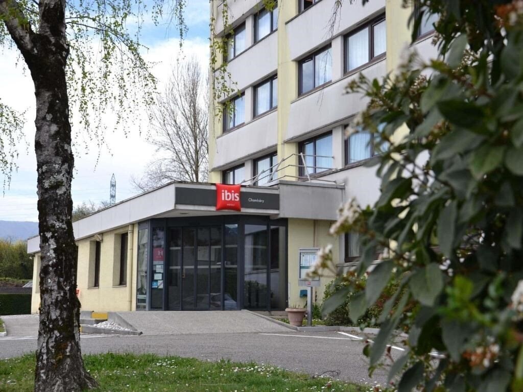Отель Hotel Ibis Chambery 3*