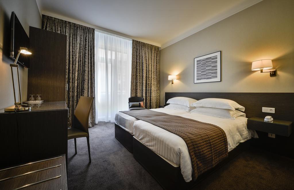 Фото Maison Rouge 4*