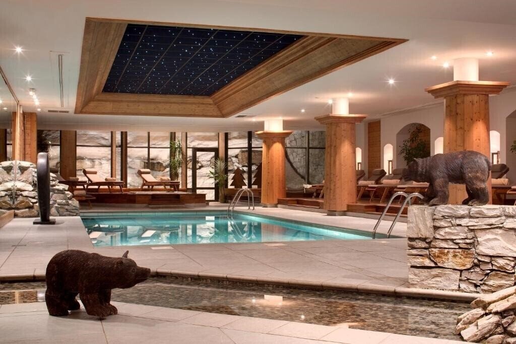 Отель Les Barmes De L`Ours 4*