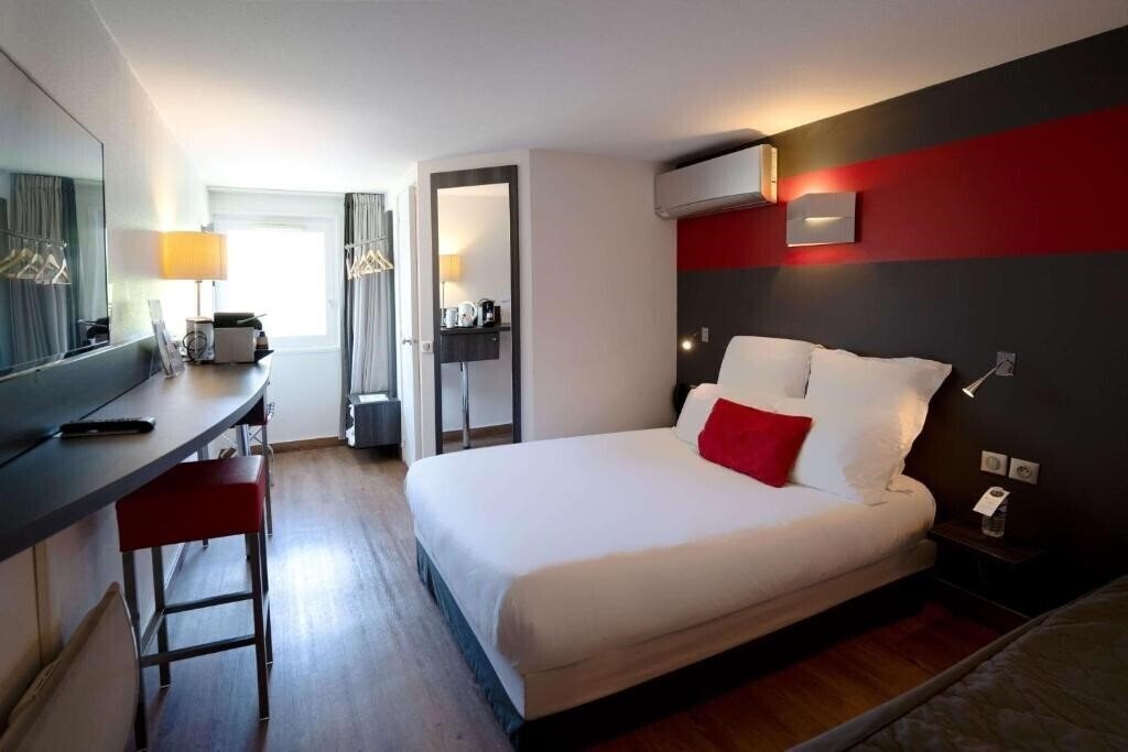 Готель Best Western The Hotel Versailles 3*