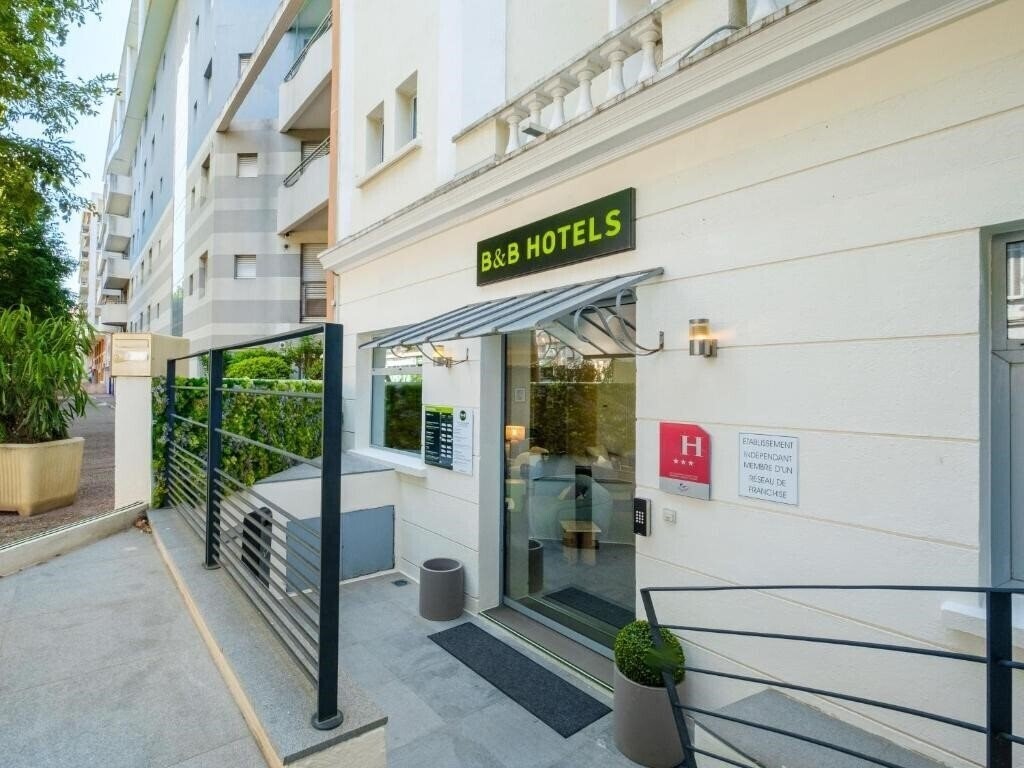 Готель B&B Hotel Antibes Juan Les Pins (ex. B&B Hotel Antibes Juan-Les-Pins) 3*