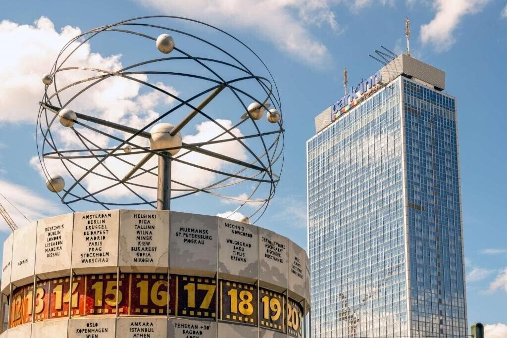 Отель Park-Inn Berlin Alexanderplatz 4*