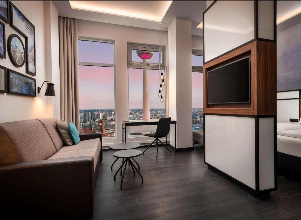 Фото Park-Inn Berlin Alexanderplatz 4*