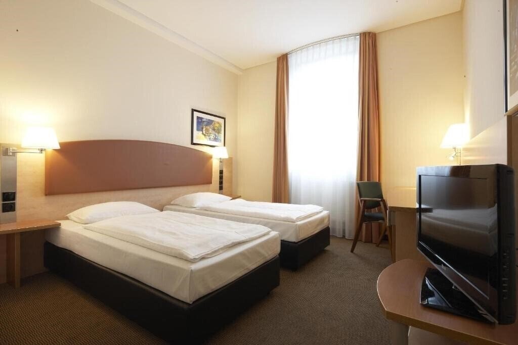 Картинка Intercityhotel Berlin Ostbahnhof 3*