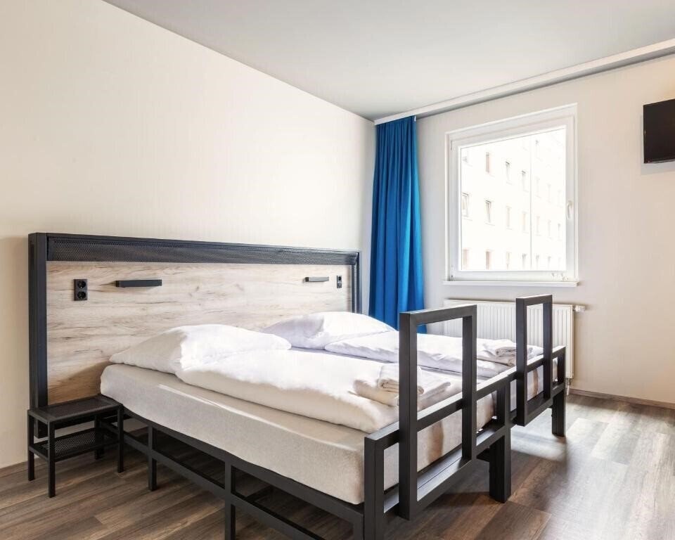 Готель A&O Berlin Hauptbahnhof 2*