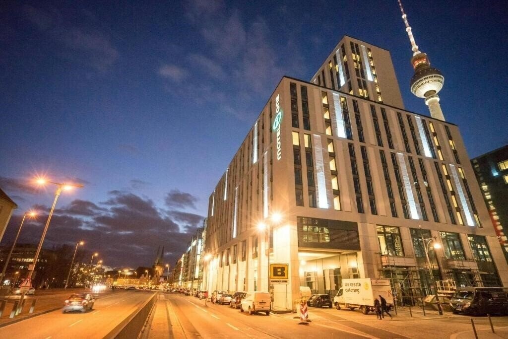 Отель Motel One Berlin Alexanderplatz 3*