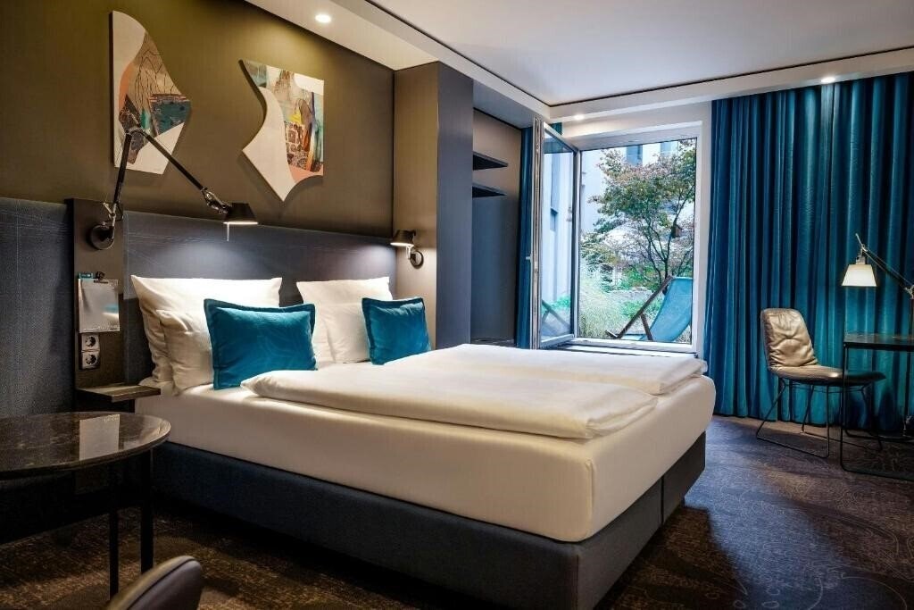 Фото Motel One Berlin Alexanderplatz 3*