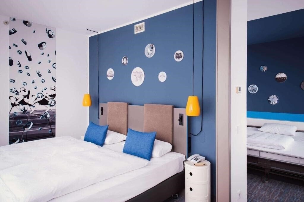 Готель Vienna House Easy Berlin 4*