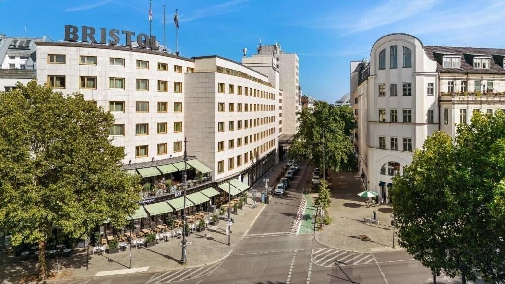 Отель Kempinski Hotel Bristol 5*