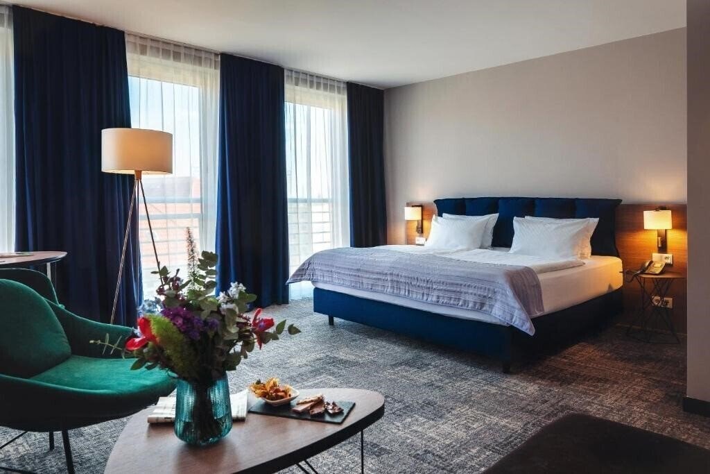Фото Holiday Inn Berlin City Center East Prenzlauer Alle 4*