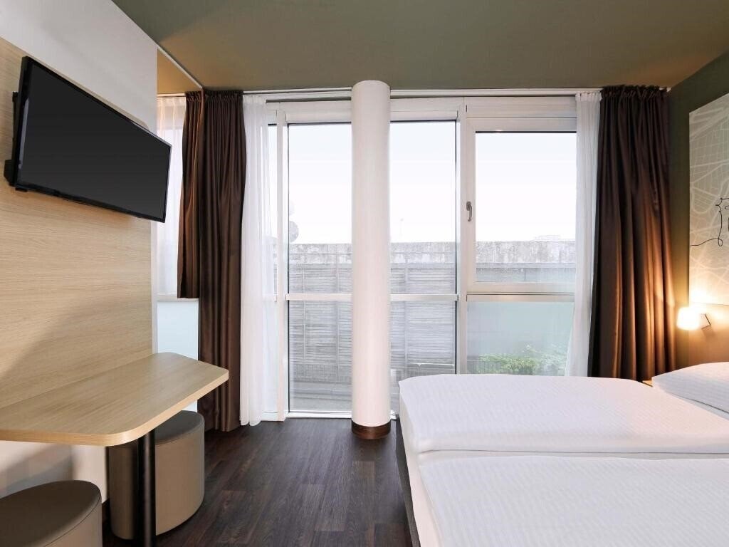 Фото B&B Hotel Berlin Mitte 3*