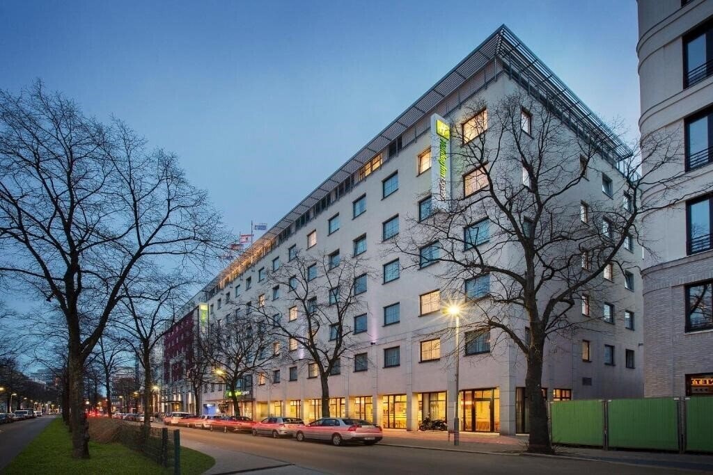 Отель Holiday Inn Express Berlin City Centre-West 2*
