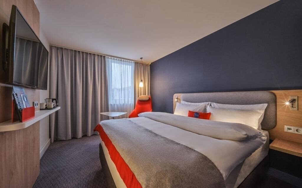 Отель Holiday Inn Express Berlin City Centre-West 2*