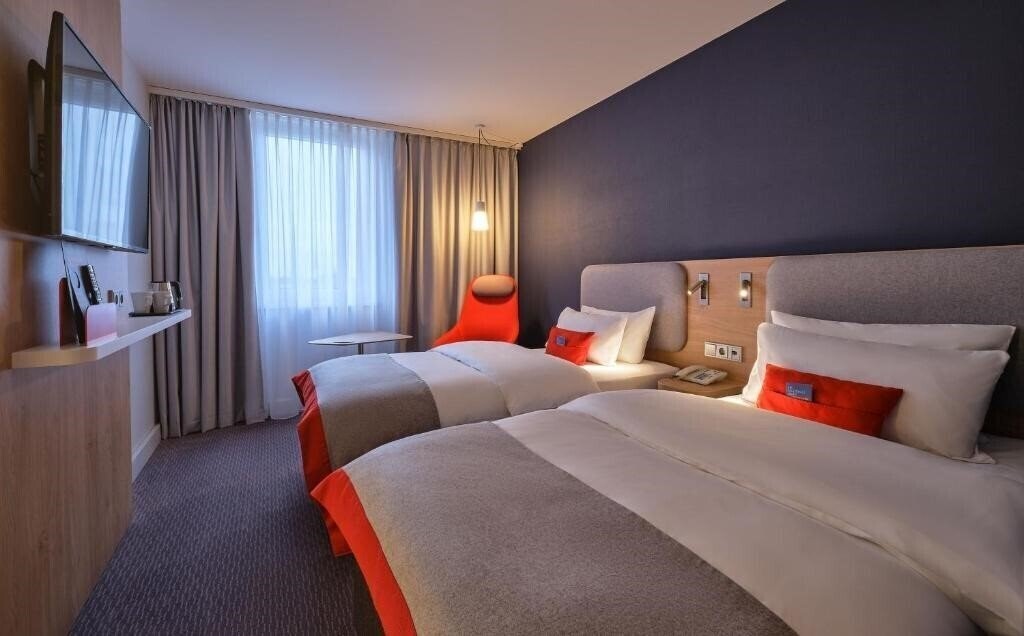 Фото Holiday Inn Express Berlin City Centre-West 2*