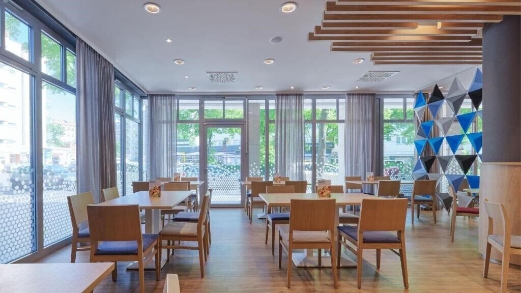 Изображение Holiday Inn Express Berlin City Centre-West 2*