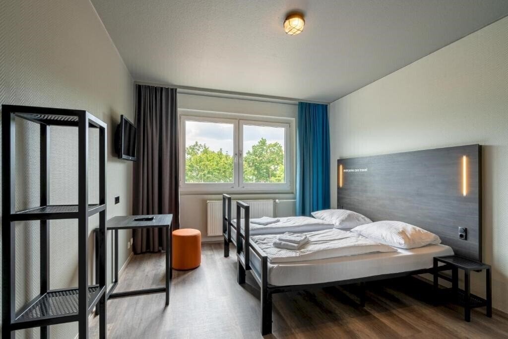 Отель A & O Berlin Kolumbus 2*