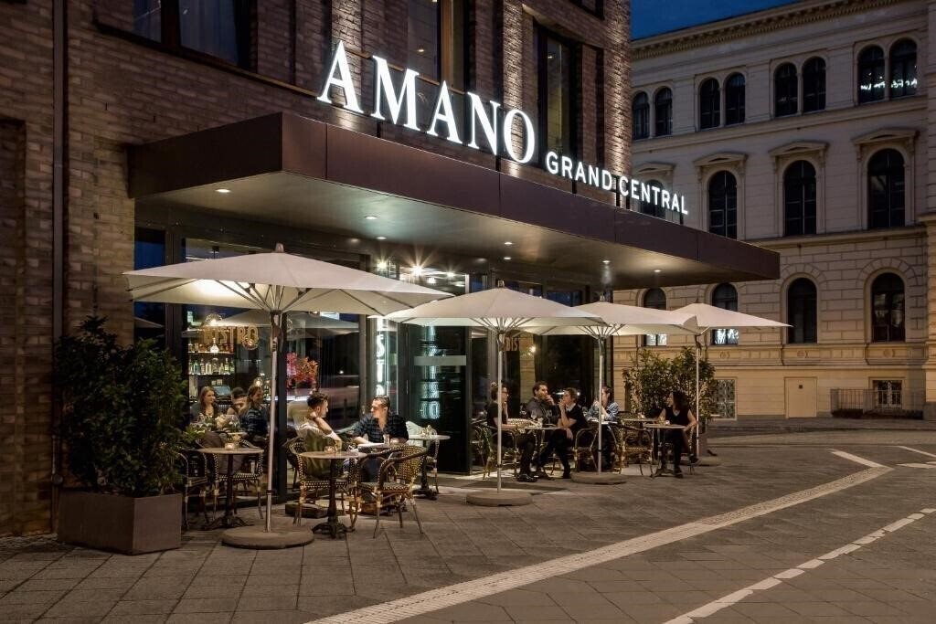Отель Amano Grand Central 3*