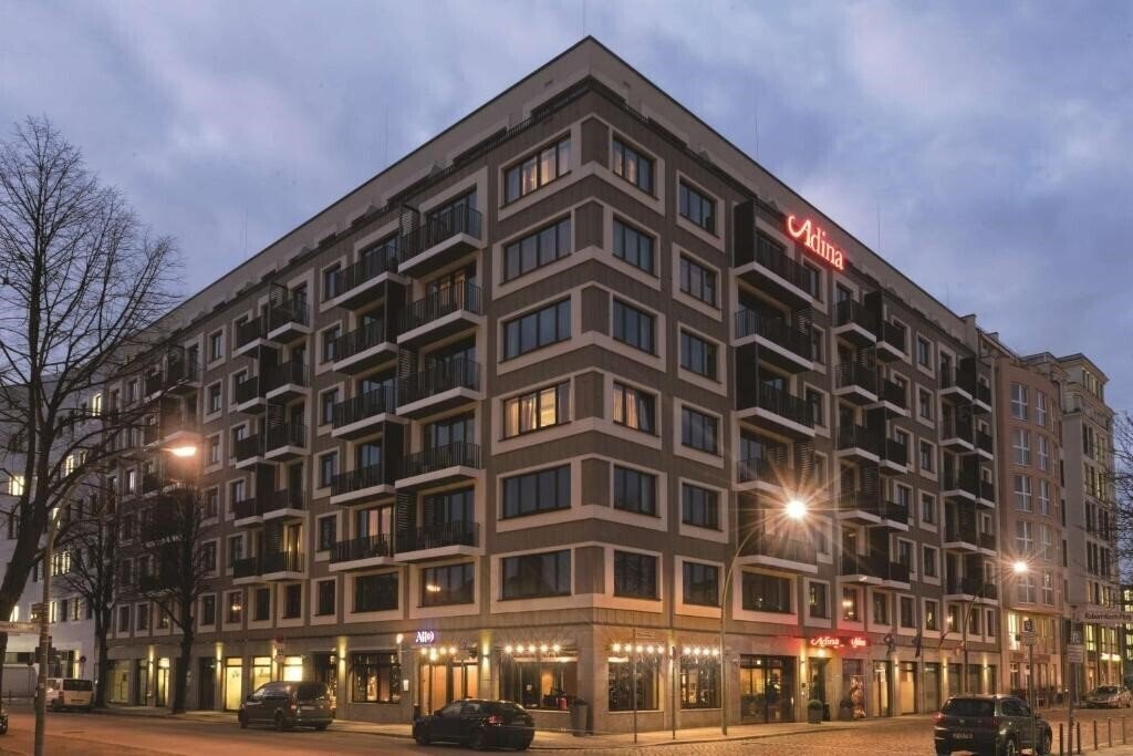 Готель Adina Apartment Berlin Hauptbahnhof 4*