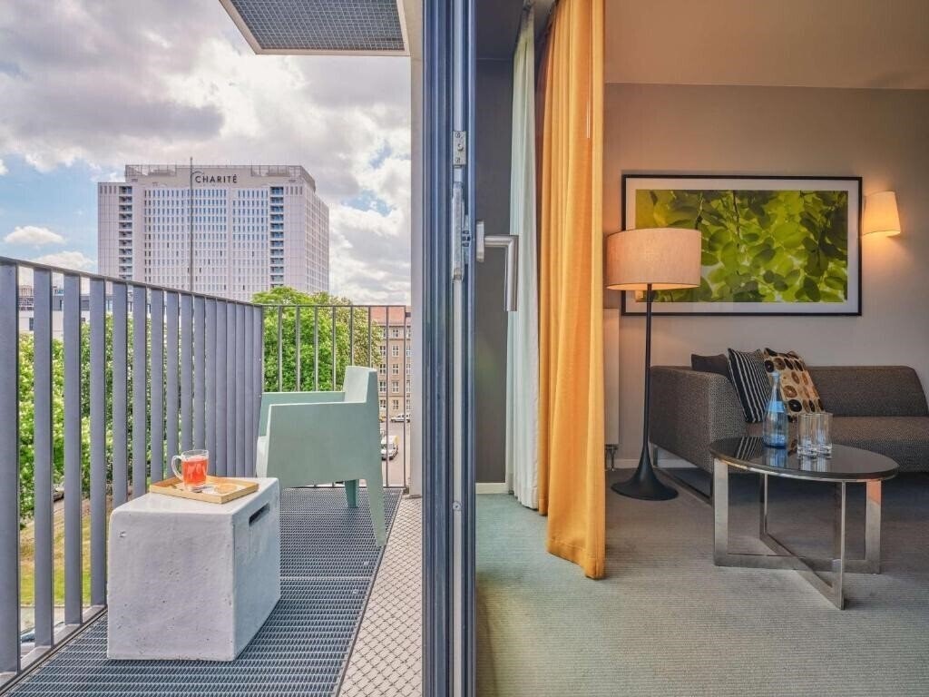 Фото Adina Apartment Berlin Hauptbahnhof 4*