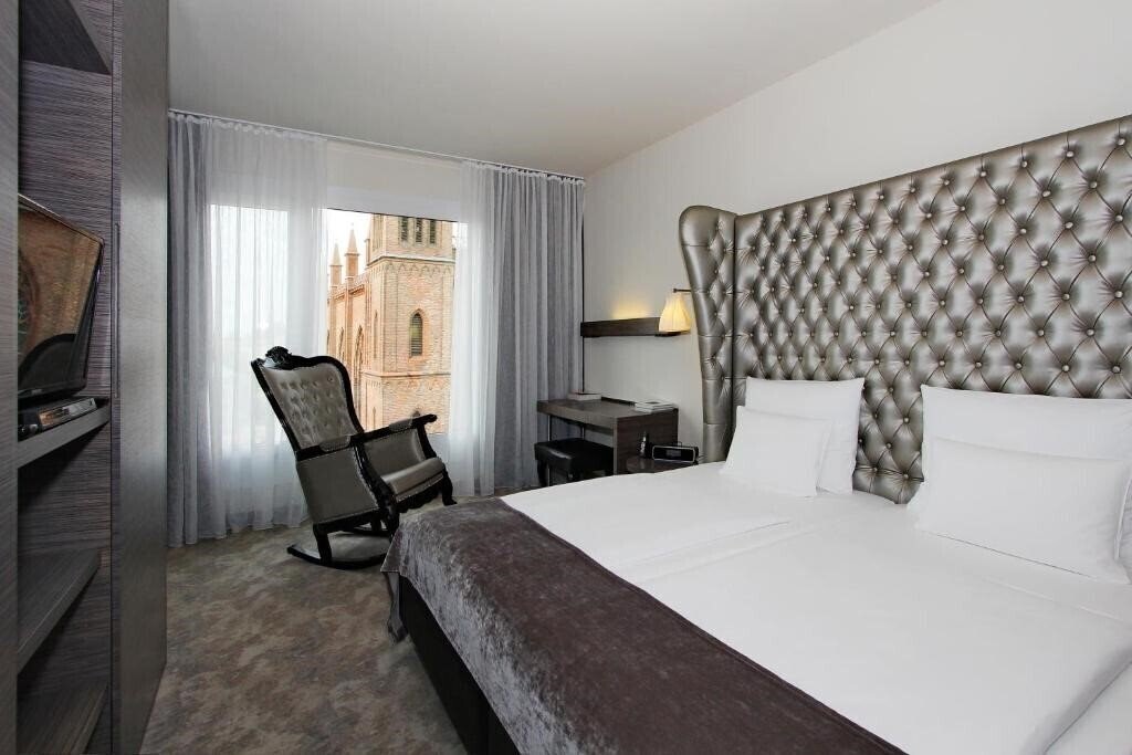 Готель Arcotel John F 4*
