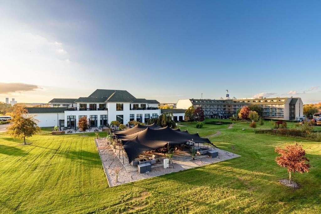 Отель Van Der Valk Hotel Berlin Brandenburg 4*