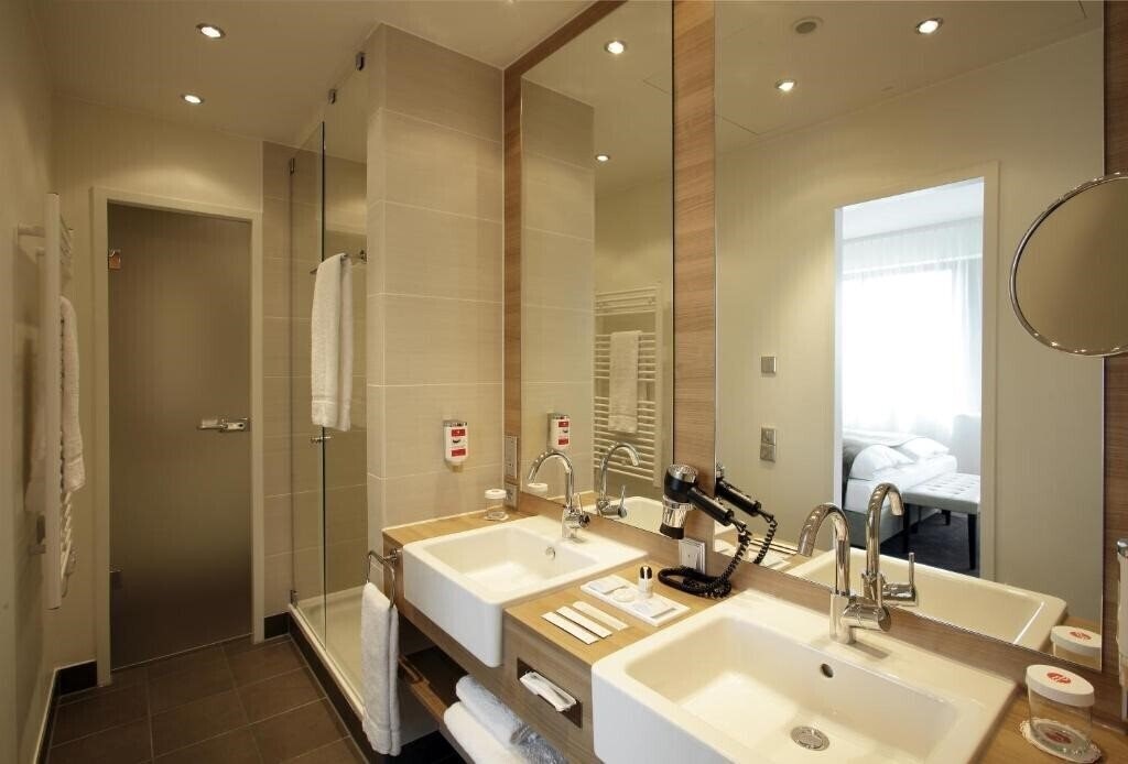 Изображение H4 Hotel Berlin Alexanderplatz 4*