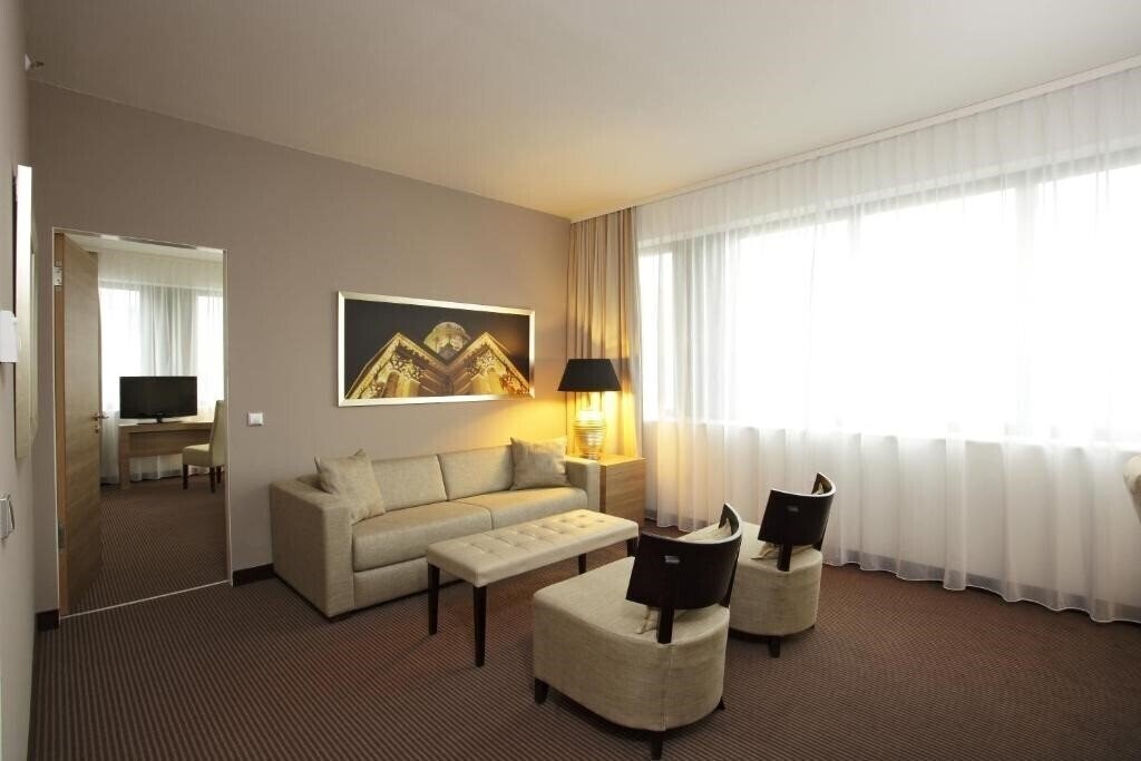 Картинка H4 Hotel Berlin Alexanderplatz 4*