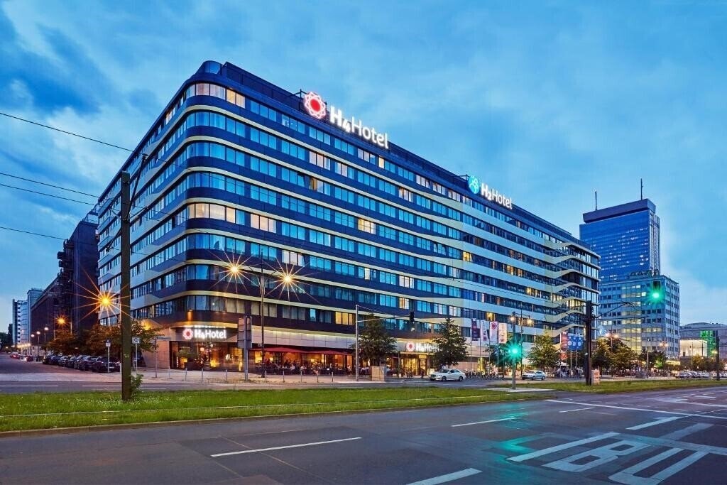 Отель H4 Hotel Berlin Alexanderplatz 4*