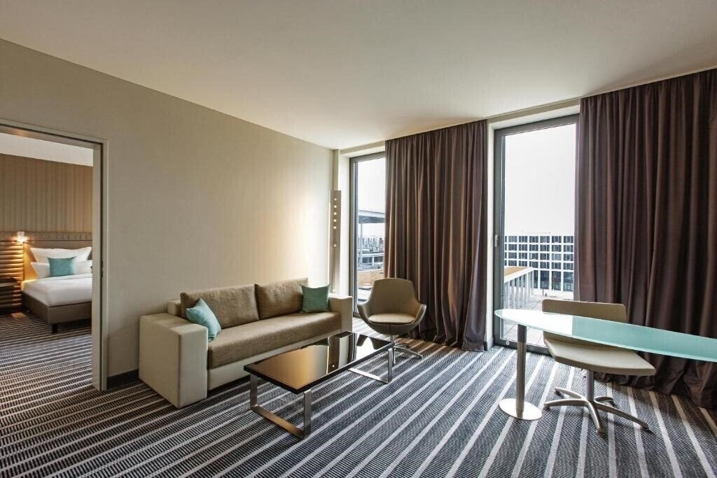 Фото Steigenberger Airport Hotel Berlin 4*