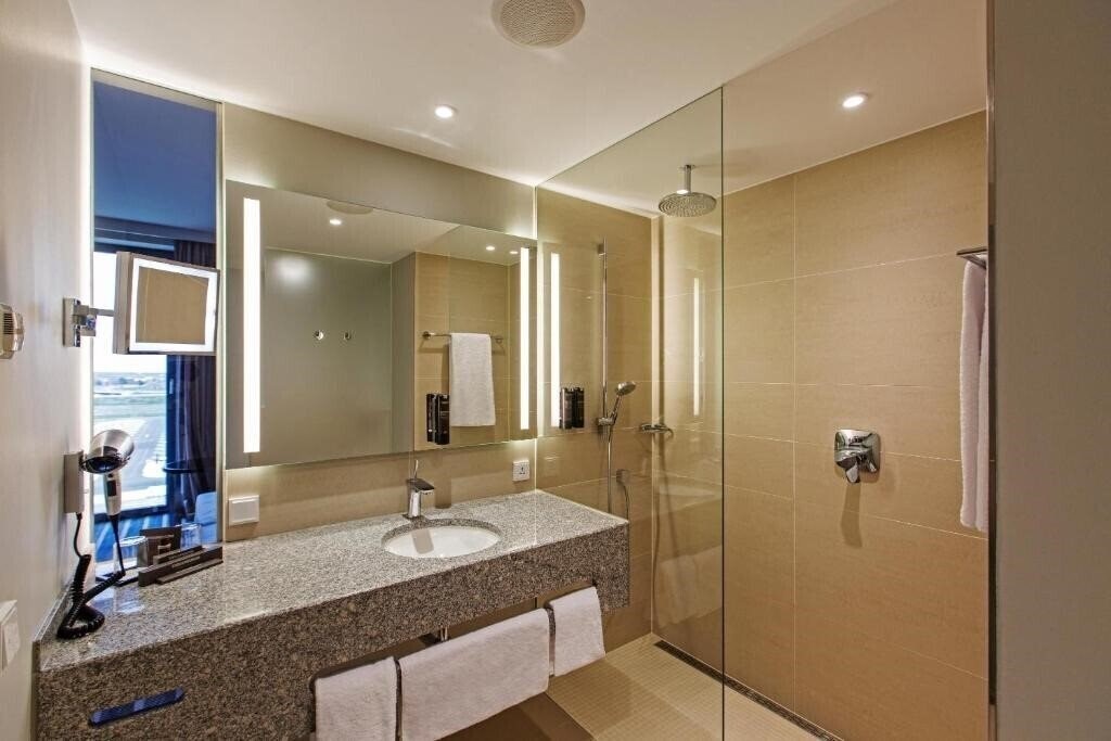 Фотография Steigenberger Airport Hotel Berlin 4*