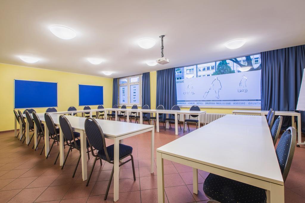 Картинка A&O Dusseldorf Hauptbahnhof 2*