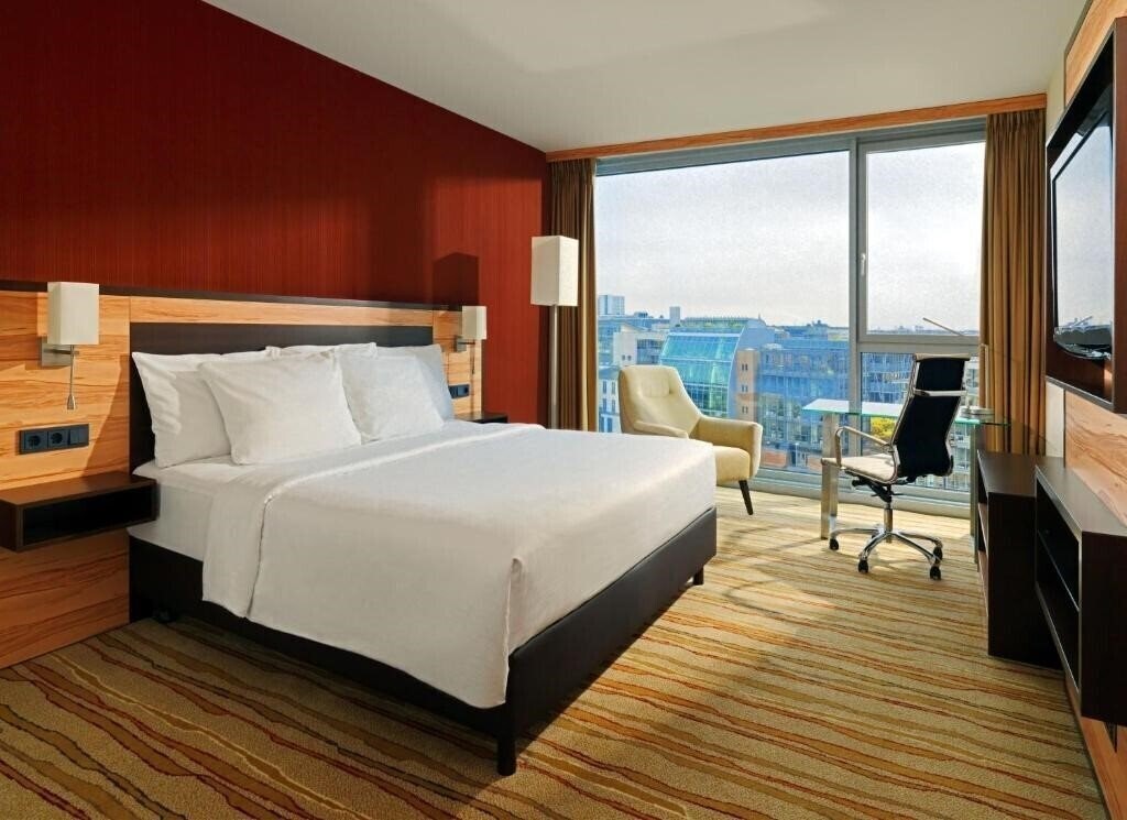 Фото Courtyard by Marriott Duesseldorf Hafen 4*