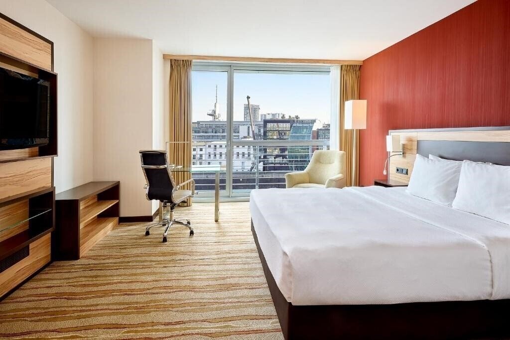 Фотографія Courtyard by Marriott Duesseldorf Hafen 4*