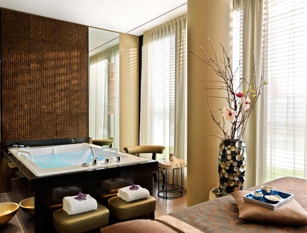 Фото Hyatt Regency Dusseldorf 5*