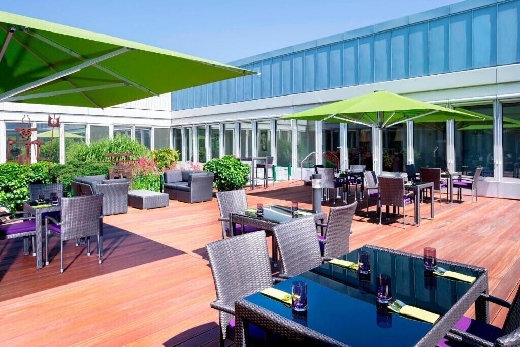 Отель Sheraton Dusseldorf Airport 4*