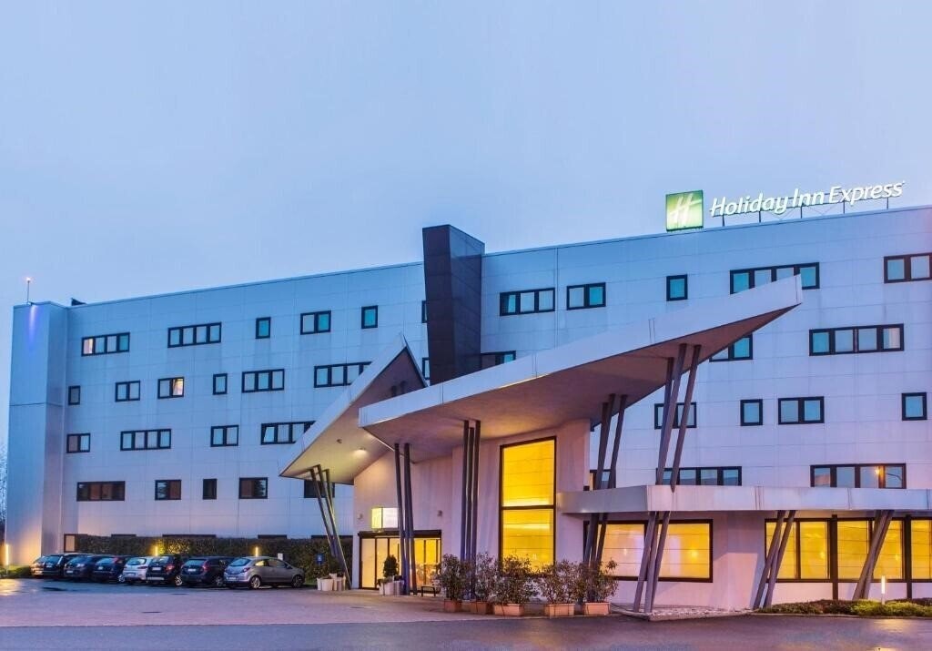 Отель Holiday Inn Dusseldorf - Hafen 4*