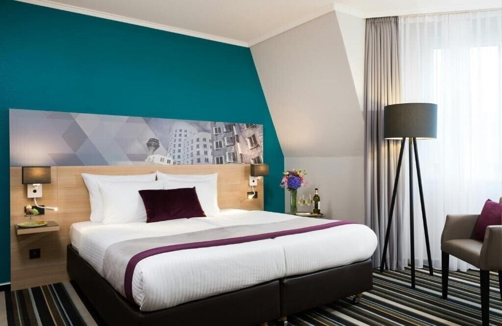 Отель Leonardo Hotel Dusseldorf City Center 4*