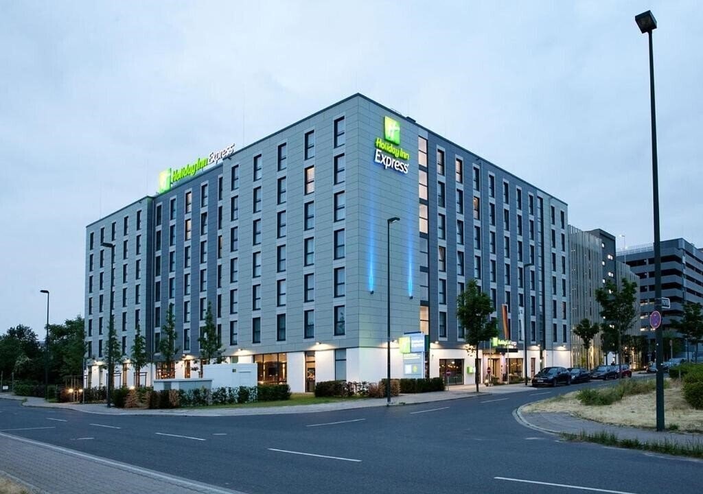 Фото Holiday Inn Express Dusseldorf Airport 4*