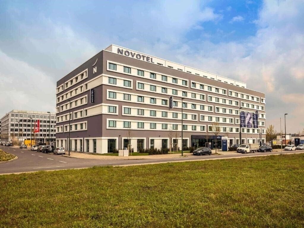 Готель Novotel Duesseldorf Airport 4*