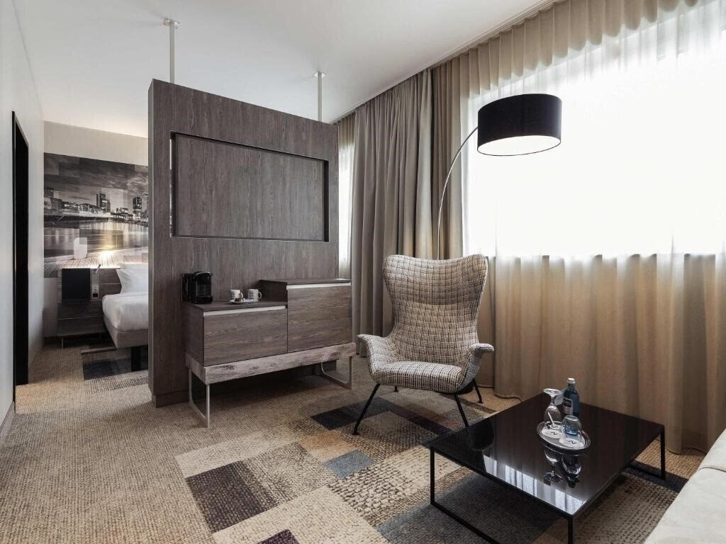 Фотографія Novotel Duesseldorf Airport 4*