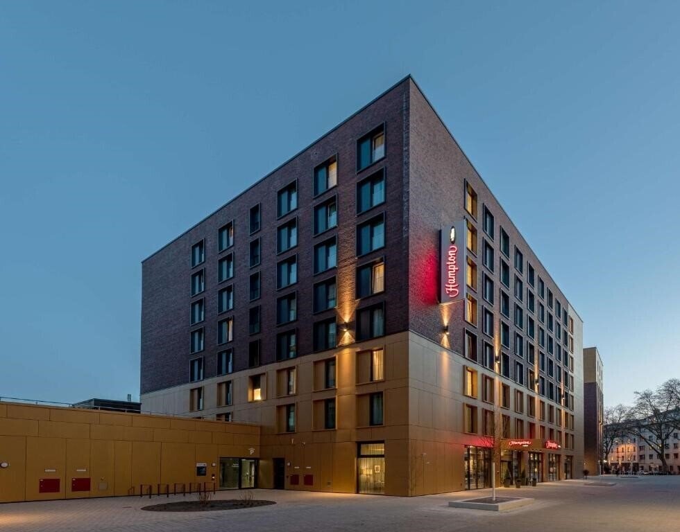 Готель Hampton by Hilton Dusseldorf City Centre 3*