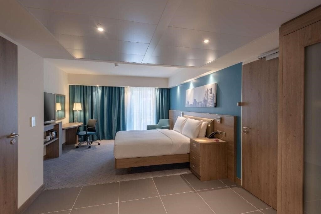 Фото Hampton by Hilton Dusseldorf City Centre 3*