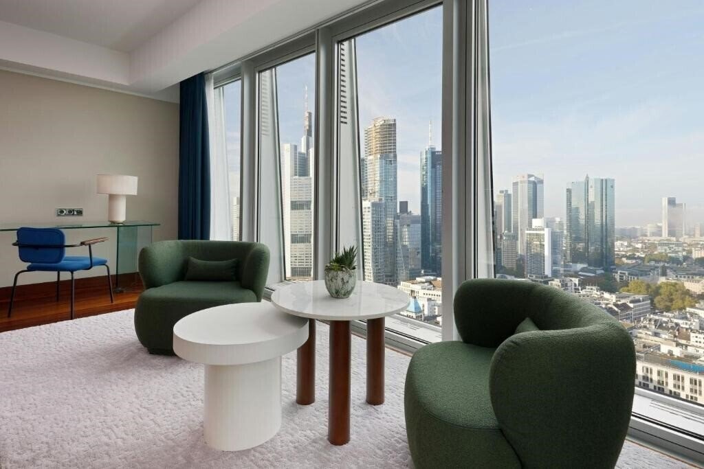 Готель Jumeirah Frankfurt 5*