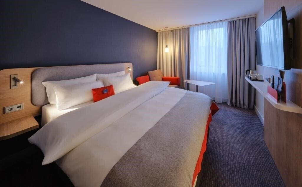 Фотографія Holiday Inn Express Frankfurt Airport 3*