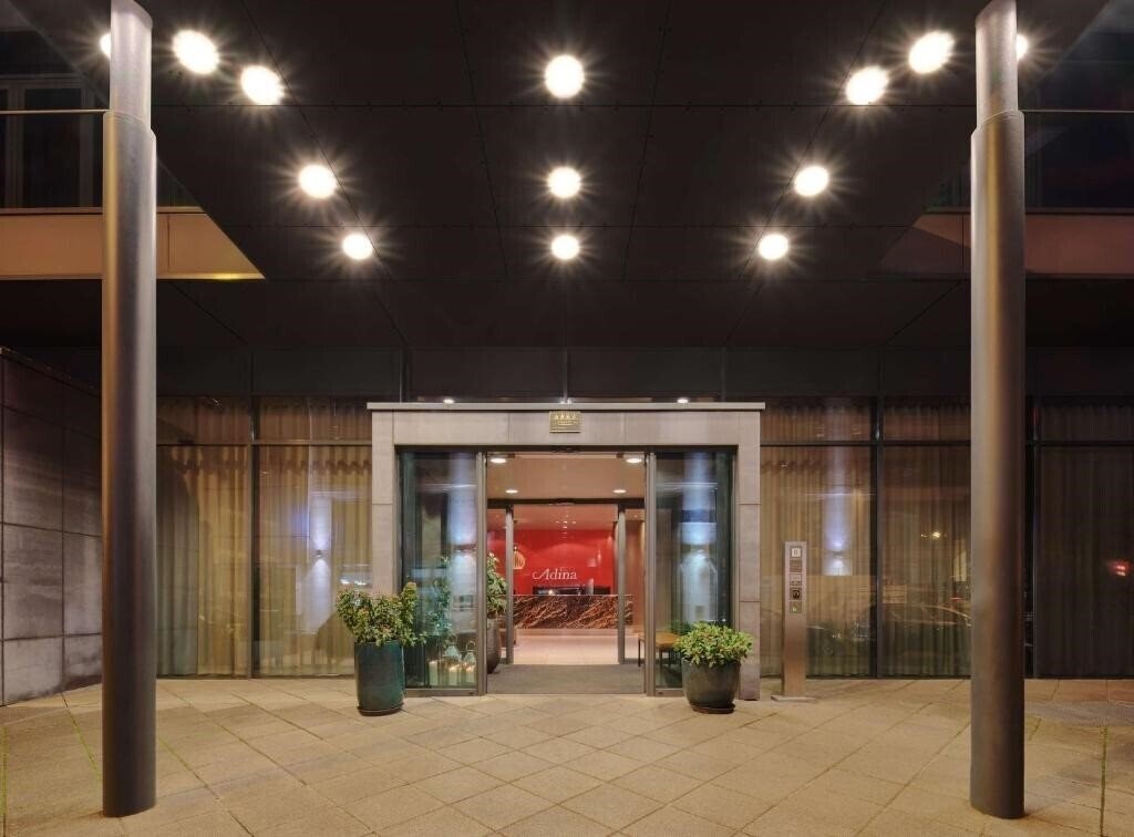 Отель Adina Apartment Hotel Frankfurt Neue Oper 4*